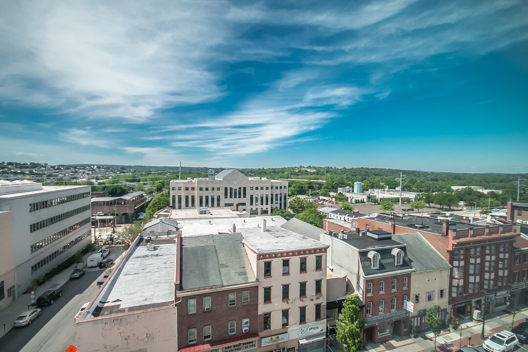 1 W Main St in Norristown, PA - Building Photo