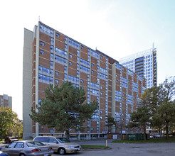 605 Whiteside Pl in Toronto, ON - Building Photo - Building Photo