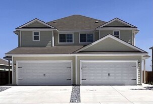 642 Heathers Wy in Seguin, TX - Building Photo