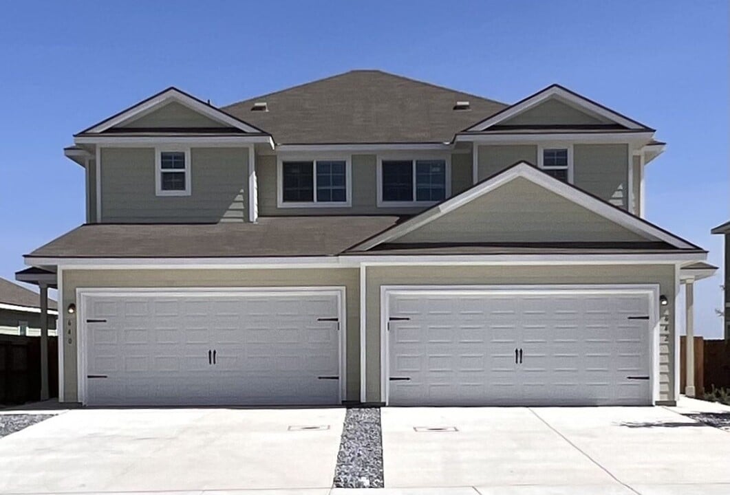 642 Heathers Wy in Seguin, TX - Building Photo