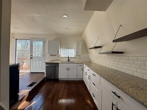 1129 Scenic Dr in Granbury, TX - Building Photo - Building Photo