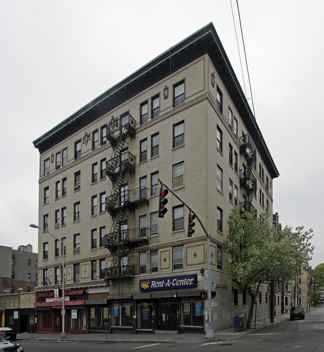 490 S Broadway in Yonkers, NY - Building Photo - Building Photo