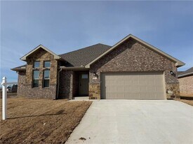 211 Kristen Ln in Centerton, AR - Building Photo