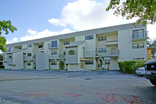 1111 NW 43rd Ave in Miami, FL - Building Photo - Building Photo