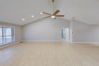 16926 Manowar Ln in Friendswood, TX - Building Photo - Building Photo