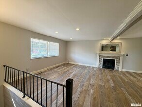 1013 W Wonderview Dr in Dunlap, IL - Building Photo - Building Photo