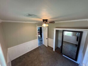 28 Sheridan Dr in Shirley, NY - Building Photo - Building Photo