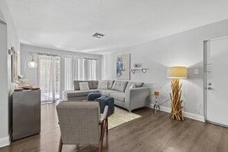 Belara Lakes in Tampa, FL - Building Photo - Building Photo