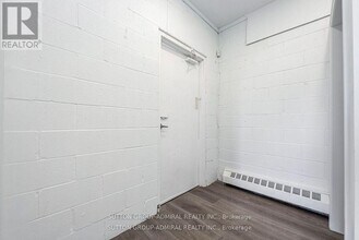 1930 Queen St E in Toronto, ON - Building Photo - Building Photo