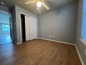 8011 Rustic Park in San Antonio, TX - Building Photo - Building Photo