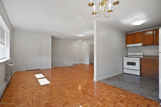 151 Spring Lake Garden Ct-Unit -#56 in Spring Lake, NJ - Building Photo - Building Photo
