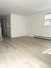 50 Oak St in Waltham, MA - Foto de edificio - Building Photo