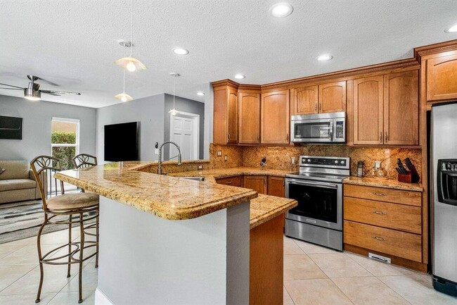 3721 NW 71st St in Coconut Creek, FL - Foto de edificio - Building Photo