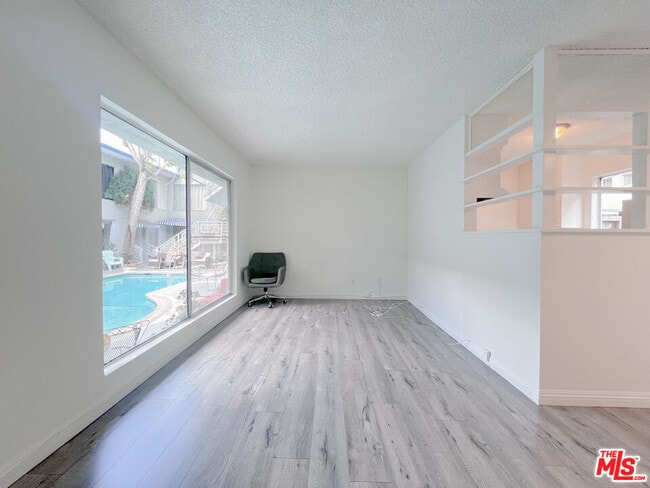 941 N San Vicente Blvd in West Hollywood, CA - Building Photo - Building Photo