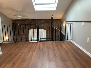 94 4th Ave, Unit 308 in Bay Shore, NY - Building Photo - Building Photo