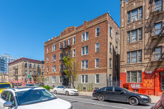 371 Irving Ave in Brooklyn, NY - Foto de edificio - Building Photo