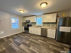 67 Mechanic St in Stonington, CT - Building Photo - Building Photo