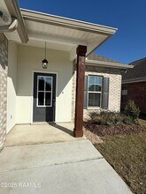 135 Ridley Ln in Youngsville, LA - Foto de edificio - Building Photo