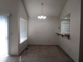 2542 Vista Grande in Fairfield, CA - Building Photo - Building Photo