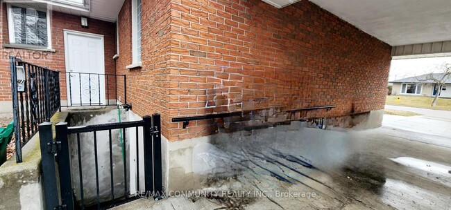417 Rossmount Ave in Oshawa, ON - Building Photo - Building Photo