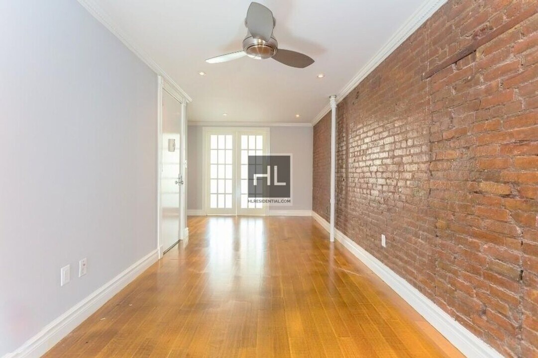 East 7th Street in New York, NY - Building Photo