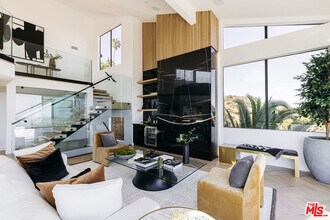 7866 Fareholm Dr in Los Angeles, CA - Building Photo - Building Photo