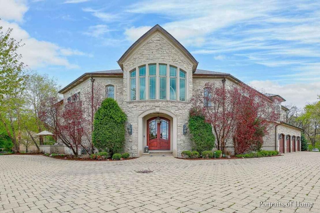 3305 York Rd in Oak Brook, IL - Foto de edificio