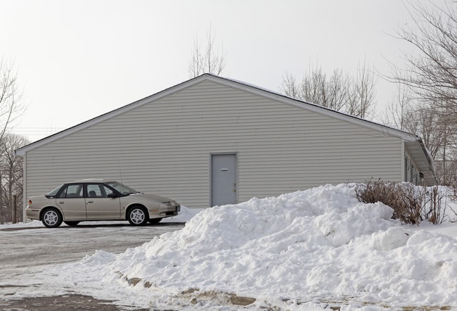 5801 Tower St in Rockford, MN - Foto de edificio - Building Photo
