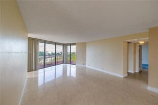 2000 Towerside Terrace, Unit 1111 in Miami, FL - Building Photo