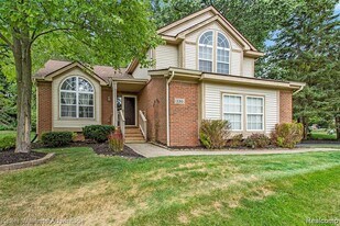 130 Lakeshore Pointe Dr in Howell, MI - Building Photo