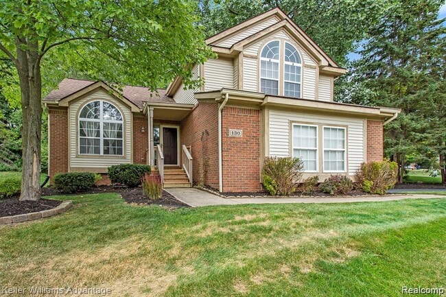 property at 130 Lakeshore Pointe Dr