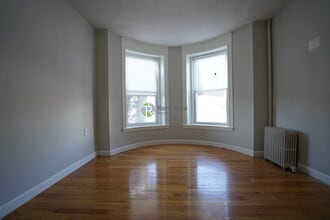 1124 Commonwealth Ave, Unit 1 in Boston, MA - Foto de edificio - Building Photo