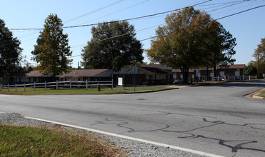 Beaumont Apartments in Burlington, NC - Building Photo - Building Photo