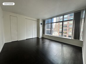 250 E 54th St in New York, NY - Building Photo - Building Photo