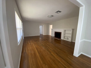 8920 Darby Ave in Northridge, CA - Building Photo - Building Photo