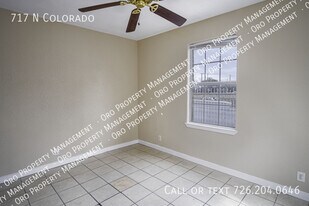 717 N Colorado St in San Antonio, TX - Building Photo