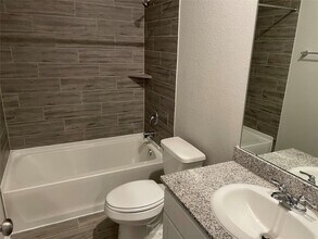 803 Cypress Smt Rd in Huffman, TX - Foto de edificio - Building Photo