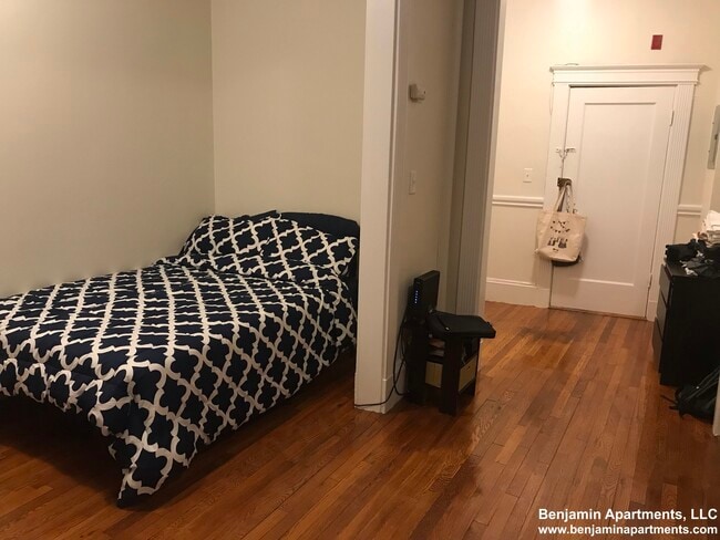 1334 Commonwealth Ave, Unit 28 in Boston, MA - Building Photo - Building Photo
