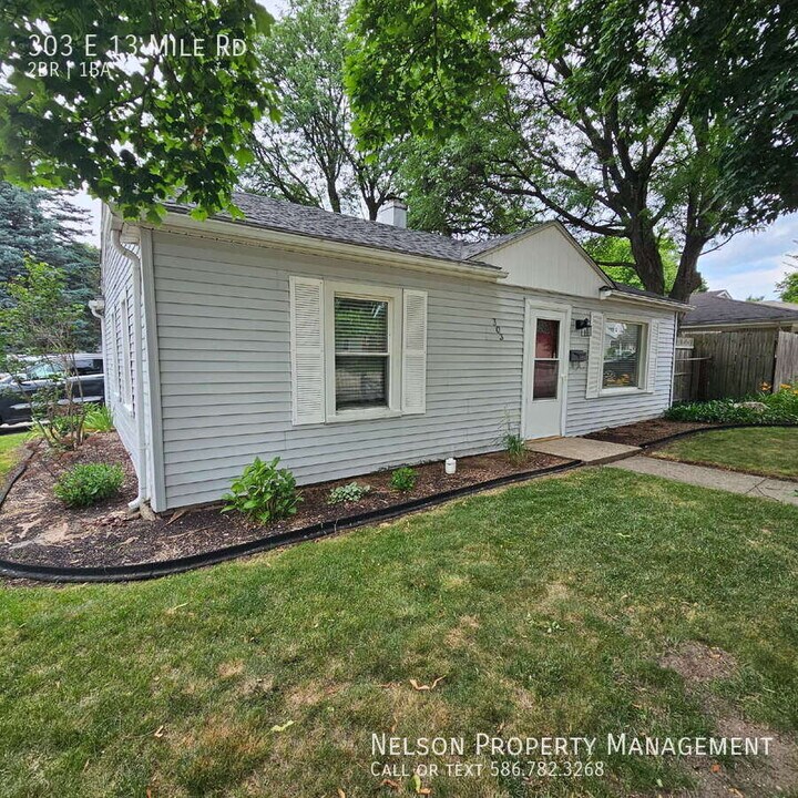 303 E Thirteen Mile Rd in Royal Oak, MI - Building Photo
