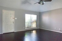 10311 Mills Pass Dr in Houston, TX - Building Photo - Building Photo