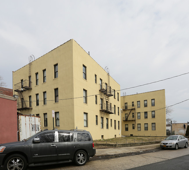 56 Broadway in Freeport, NY - Building Photo - Building Photo