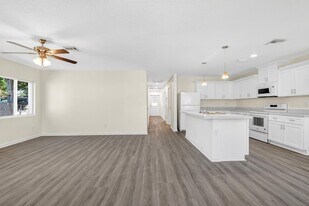 857 W 3rd St, Unit A1375 in West Palm Beach, FL - Building Photo