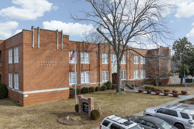 Central School Lofts in Bessemer City, NC - Foto de edificio - Building Photo