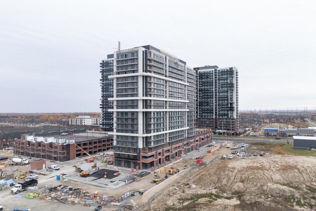 UC Tower 2 & 3 in Oshawa, ON - Building Photo