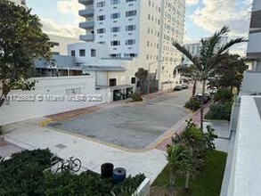 4301 Collins Ave, Unit # 208 in Miami, FL - Foto de edificio - Building Photo
