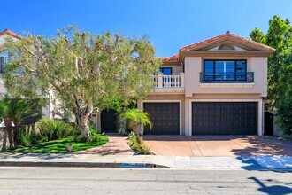 1554 Mathews Ave in Manhattan Beach, CA - Building Photo - Building Photo