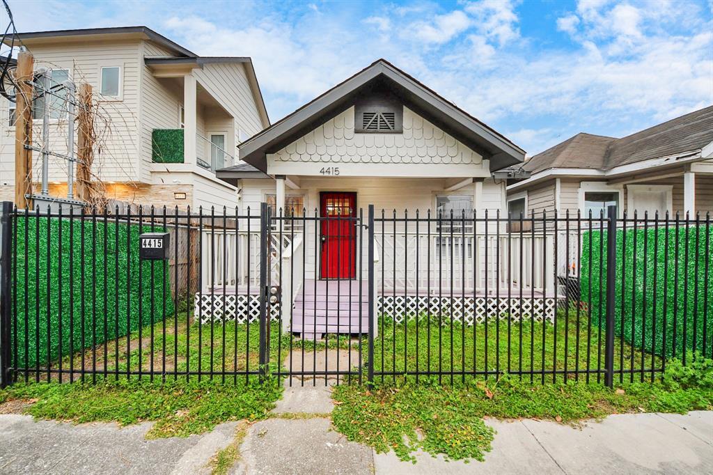 4415 Hershe St in Houston, TX - Building Photo