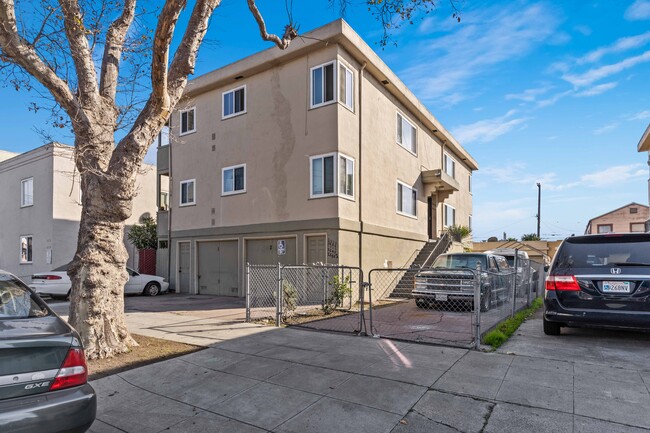 2684 Havenscourt Blvd in Oakland, CA - Building Photo - Building Photo