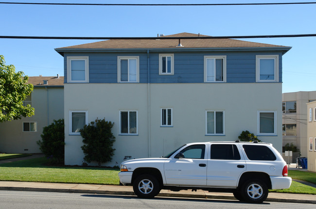 1030 Magnolia Ave in Millbrae, CA - Building Photo - Building Photo