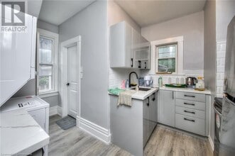 19 Clarence Pl in Kitchener, ON - Building Photo - Building Photo